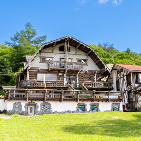 ホープロッヂ乗馬牧場　手作りログハウスの宿