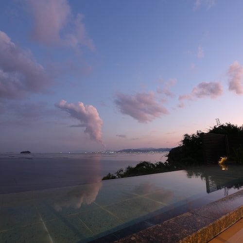 宮島を望む温泉でおもてなしのお手伝いはいかがでしょうか？絶景温泉と昼夜の賄い付き！