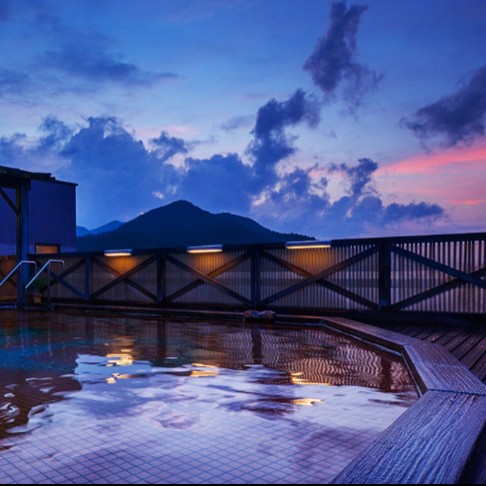 【日本三大美肌の湯｜佐賀・嬉野温泉】嬉野の「美肌の湯」とともにおもてなしを。星空に近い空中露天風呂が自慢の『ホテル華翠苑』でレストラン業務のおてつたび🍽️お仕事の後は、とろとろの温泉で心も体も癒やされてください♨️