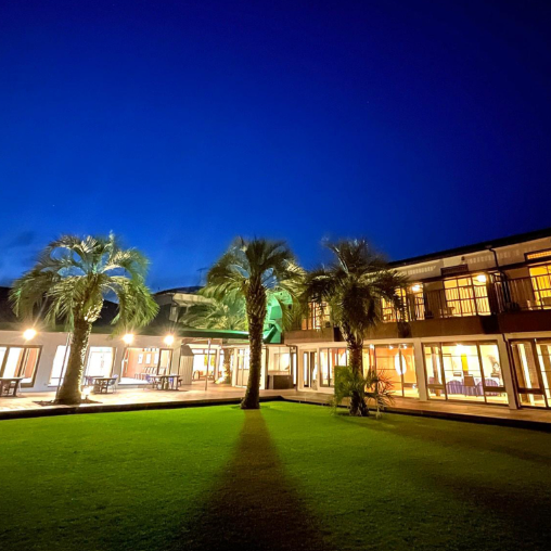 目の前は国際基準をクリアした美しいビーチ🌊九十九里の料理宿で暮らすように働く「客室清掃」「食事準備／配膳」のおてつたび。休日はサーフィンやドライブ、ゆっくりと海を見て過ごす時間も◎