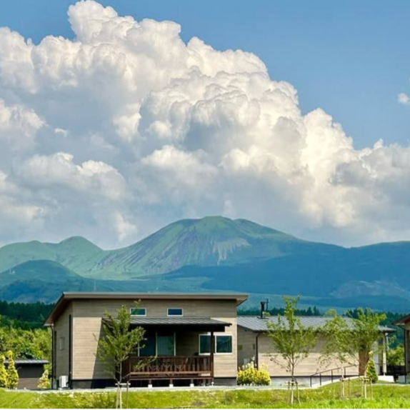 食器洗浄　雄大な阿蘇山を臨みながら。広大な阿蘇カルデラ盆地に静かに佇む温泉ホテルのおてつたび