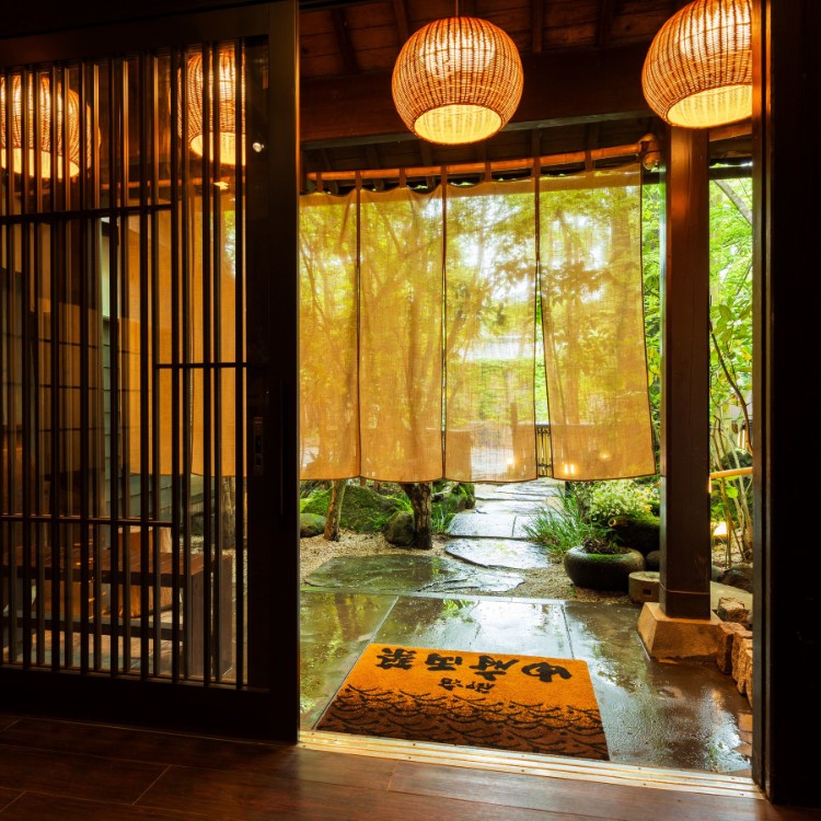 由布院・湯の坪街道に面した全７室の小さな湯宿「由府両築」で、清掃業務のお手伝い