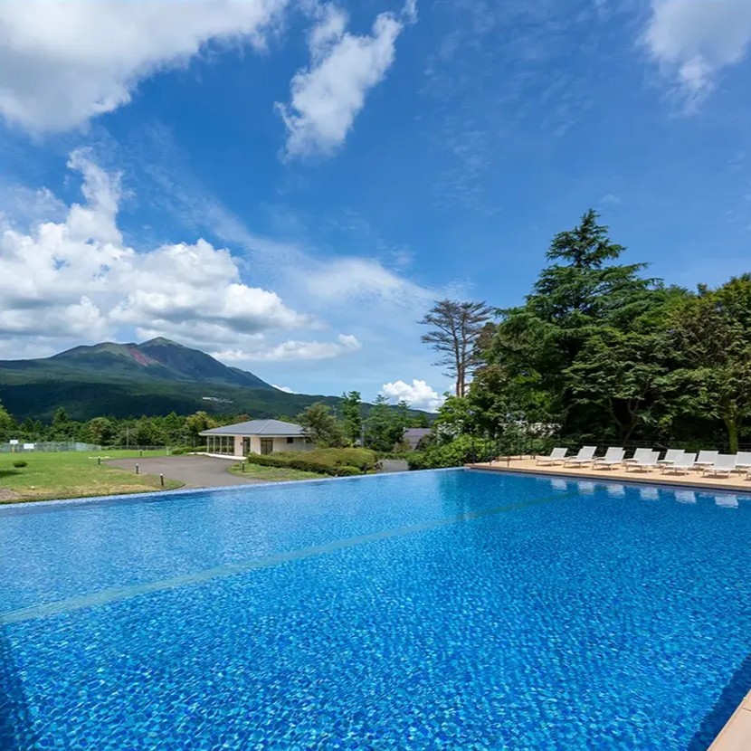 🏔️【夏季限定】プールの監視スタッフ🌿 リニューアルオープンの温泉ホテルで働いてみませんか