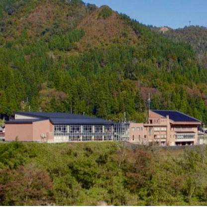 南砺市五箇山の子ども広場における支援員活動🌿子どもが好きな方・教育に関わるお仕事経験のある方、大歓迎!!南砺の田舎暮らしを体験しながら、子どもたちの見守りをお願いします