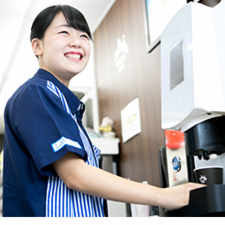 北軽井沢の暮らしを支える、まちのローソンで働く。 旅するローソン店員の募集♪温泉宿と地域の日常にふれる「御宿 地蔵川」のおてつたびです♨️