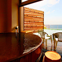 湯けむりの町・熱川で、昭和浪漫に浸る。太平洋を望む「ホテル志なよし」で、館内しごとを支えるおてつたび ♨️