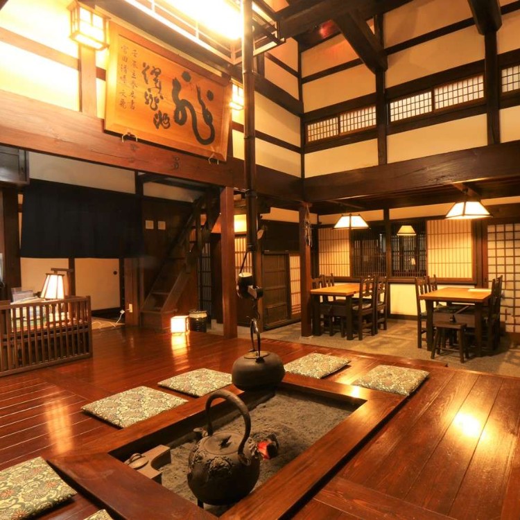 越中八尾・曳山の季節に、江戸時代後期から続く老舗旅館でお手伝い ― 料理の手しごとを支えながら、祭りと暮らしに触れるおてつたび ―