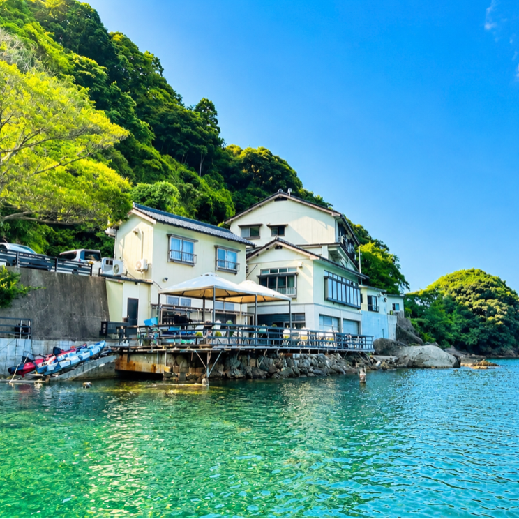 入り江に佇む一軒家　みたはま荘。そうここは非日常生活の始まり！！釣り・海・人が好きな方、大歓迎！！笑って働ける人、全力で待ってます^_^