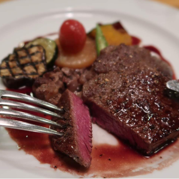 標高1,300m、静けさのごちそう。飛騨の旬を食卓へ。料理とお酒が美味しい宿「YES・NO」で、清掃・ベッドメイク・配膳のおてつたび