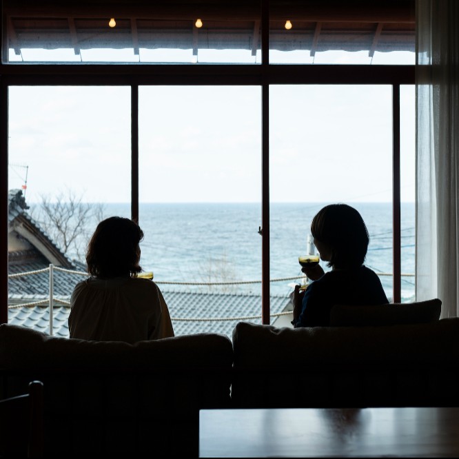 暮らしの風景を伝える一棟貸し宿で働いてみませんか？田舎でいきいきと暮らす魅力的な人々との出会いの機会もご用意します◎お手伝いだけでなく「ローカル」に興味があるという方もぜひ！