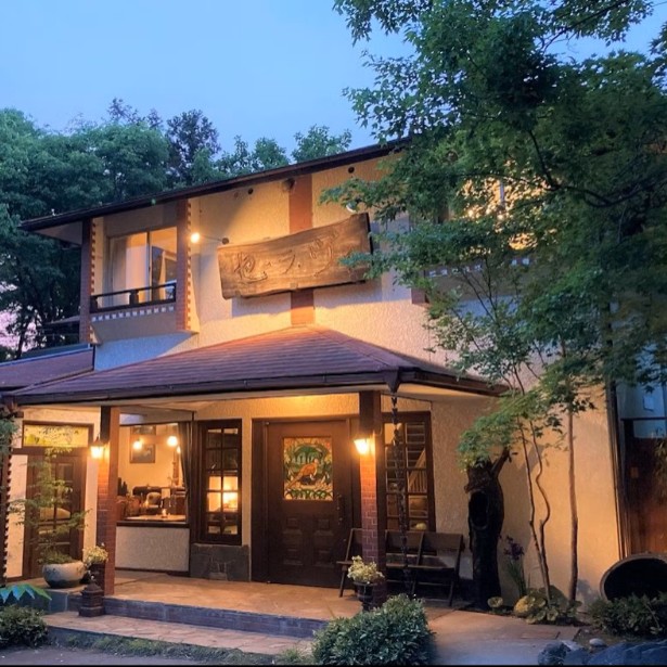 秩父・長瀞の小さな宿「セラヴィ」。自然に囲まれた落ち着きの宿で、チェックイン・夕食配膳のおてつたび🌳女性が活躍している職場です◎