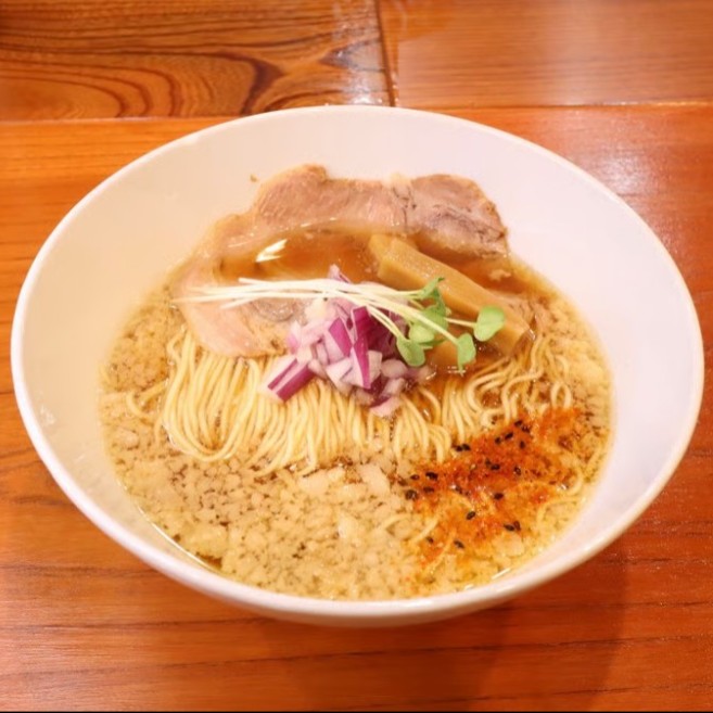 🍜淡麗綺麗系ラーメン🍜草津温泉湯畑から徒歩3分。カウンターキッチンでお客様との距離が近いラーメン屋です。繁忙期、一緒に楽しみながらお仕事をしましょう！