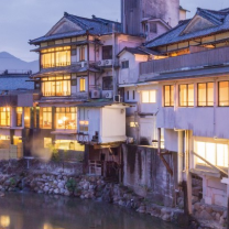 【嬉野温泉・二万坪の小宇宙】和多屋別荘の”朝食”レストランで配膳のおてつだい♪