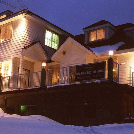 【ゲレンデまで徒歩1分】スキー&スノーボード三昧🎿心温まる家族のような宿で、冬の思い出作り❄️