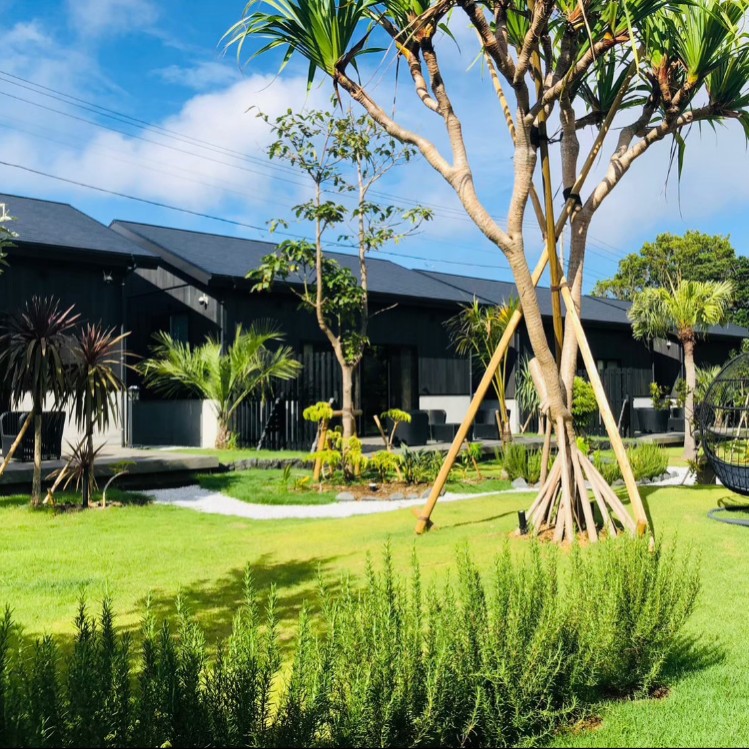 東京の南国の島「八丈島」で深く藍い自然に包まれる。LAVA SAUNA & VILLAで「清掃」のおてつたび