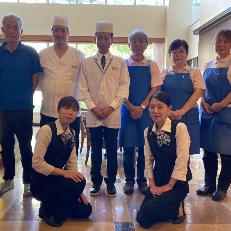 城崎温泉 | 短期間で旅も仕事も満喫！フロント・レストランサービススタッフのおてつたびを募集します♨