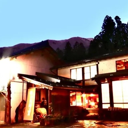 【白川郷平瀬温泉】源泉かけ流しの小さな宿でおてつだい🏠ペットと泊まれる宿 湯の里 館内でのおてつだいスタッフ募集♨