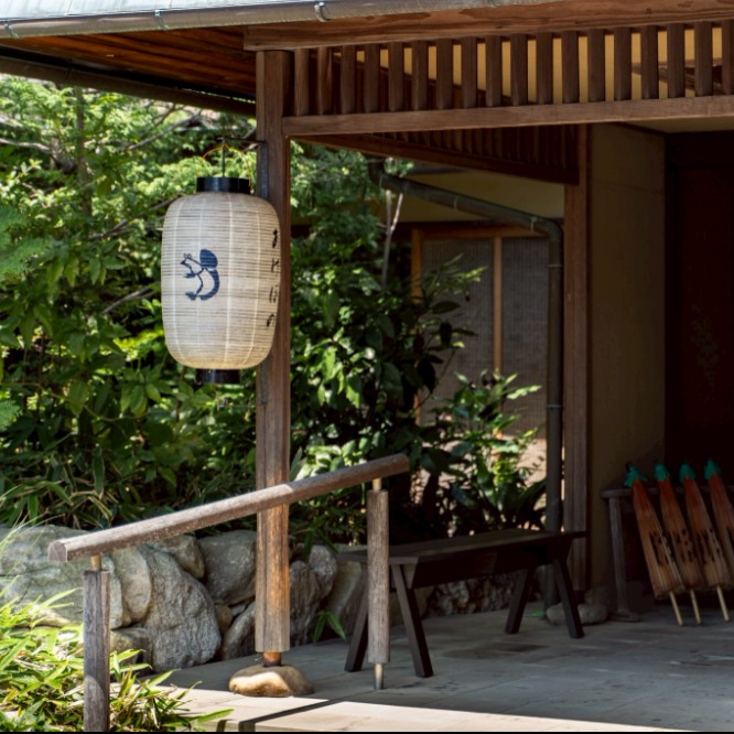 佐賀の街なかにある『旅館あけぼの』でおもてなし｜忘年会シーズンの宴会場のおてつたび！！