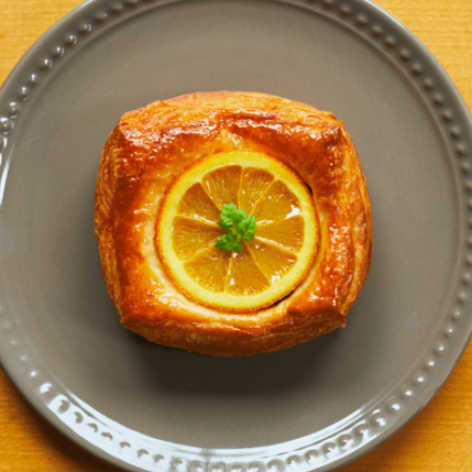 【森の香りで目が覚める、ペンションの朝】ジャックと豆の木｜客室を整え、軽井沢の朝を迎えるおてつたび