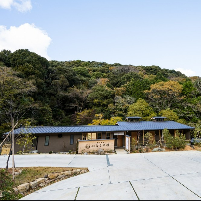 全5室の宿泊施設の部屋の清掃、セッティング、PH9,7のアルカリ温泉に入れます。