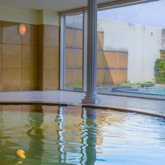 「加賀の幸」の舞台裏で、旅のハイライトをつくる。ホテルアローレ｜盛り付け・仕込みサポートの調理補助