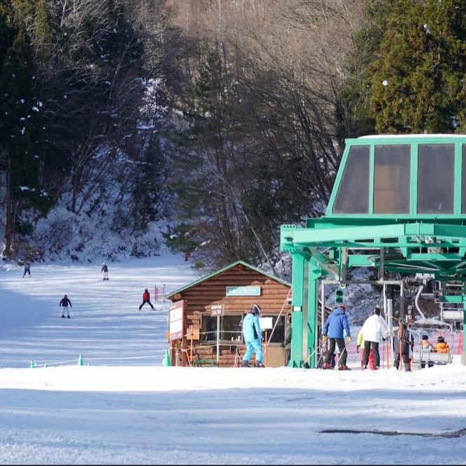 【チャイルドロッジ】かたしな高原 | 関東唯一のスキーヤー専門のスキーリゾートでお客様のおもてなし業務！