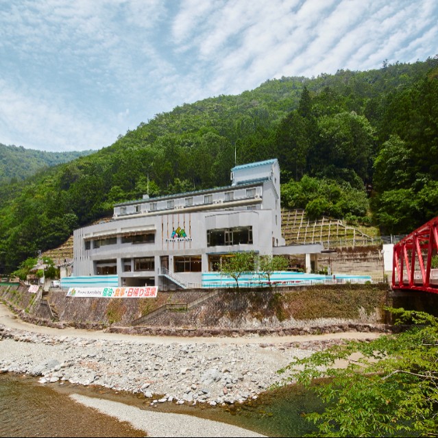 世界遺産の山に抱かれて働く。奥吉野・上北山村で、宿業務のおてつたび。温泉と山の暮らしに触れる、仕事終わりは温泉入浴も可能です♪