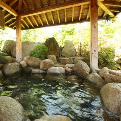 黒部ダムにも近く大自然の雄大さを堪能できる夢の湯！自慢の温泉を楽しむことができ贅沢なひと時を過ごしませんか？