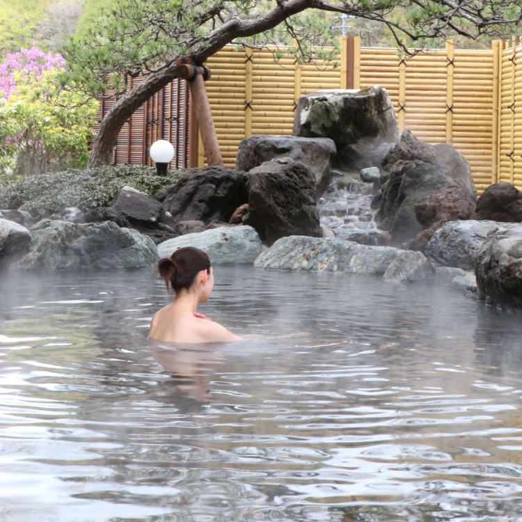 美人の湯『黄金の湯』を100％かけ流し♨大自然・モール温泉の名湯が自慢の宿で、配膳・調理補助のおてつたび