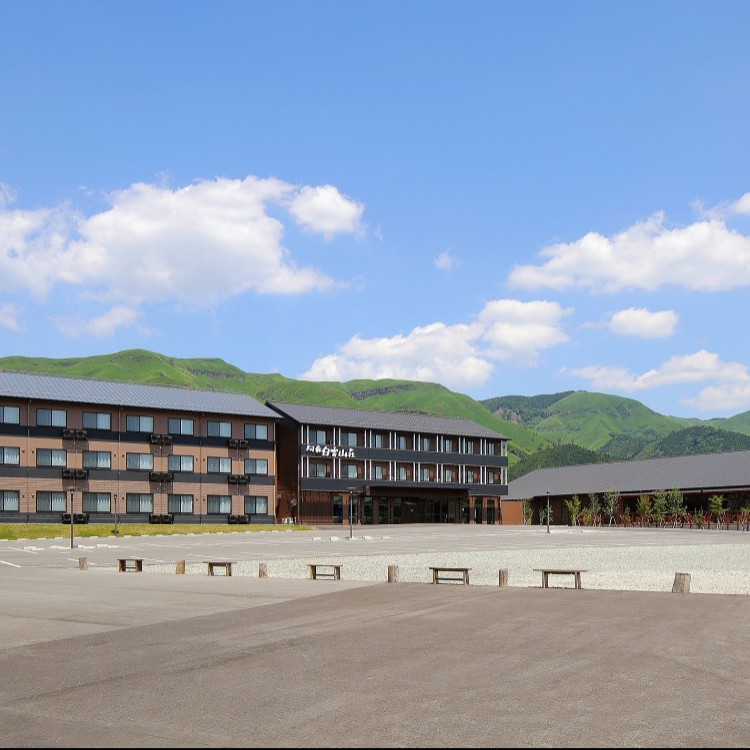 レストランホール🍴雄大な阿蘇山を臨みながら、広大なカルデラ盆地に静かに佇むホテル🌿でおてつたび