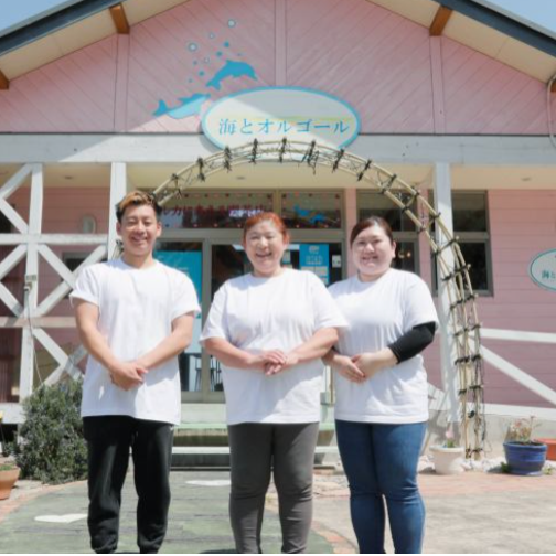 能登島【現地で交通手段を確保できる方限定】青い海と空を望むカフェで働く。カフェ業務・コテージ清掃・ドルフィンスイム補助！海や自然が好きな方にぴったりの夏のおてつたび🐬