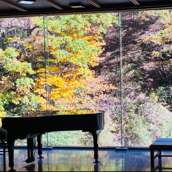 紅葉真っ盛り🍁富山に来られ〜!秘湯の宿『記念日の宿』でおてつだいしませんか?お客様を笑顔でもてなしてくださる方大募集