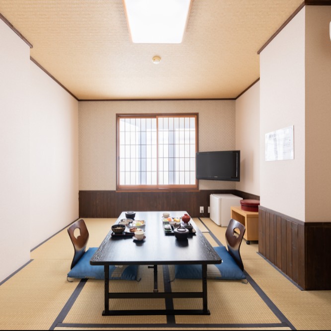 稲沢駅から徒歩5分。名古屋駅まで電車で15分ほど。緑の街、稲沢の和風ビジネスホテルで宿泊業務全般のおてつたび。