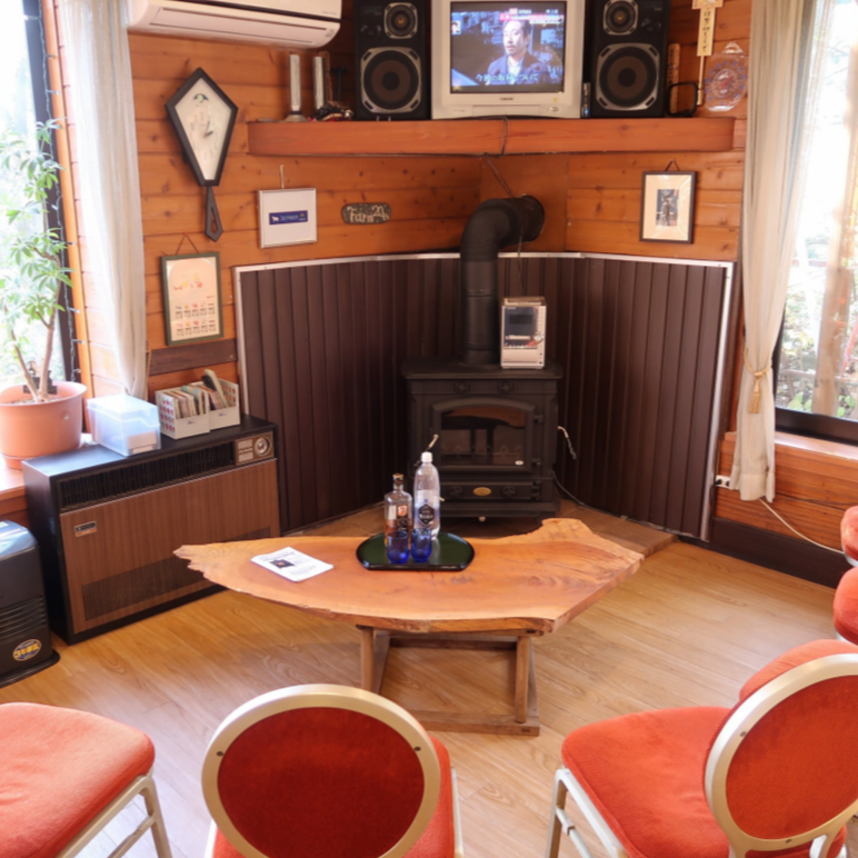 白馬の雪景色のとなりで、暮らすように働く― スキー場麓の小さな宿「カントリーインかしわばら」でのおてつたび ―