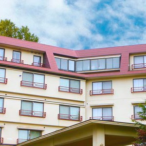 スポーツの聖地・菅平で熱い夏を！天然温泉と国際色豊かな交流を楽しむおてつたび♨️