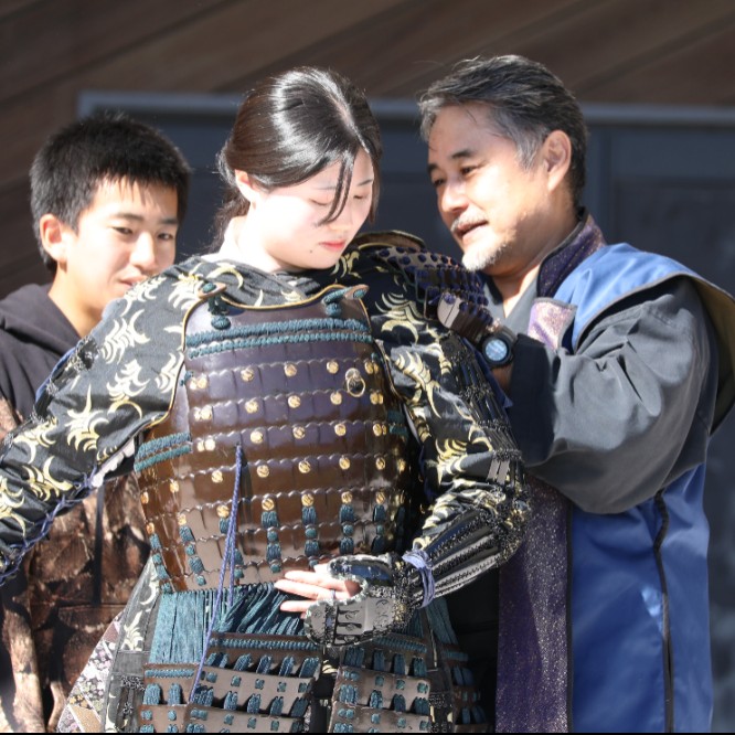  天の逆鉾のすぐ下で！日本の始まり、温泉・山・湖の三拍子揃った場所で、国際文化交流のイベントのお仕事をしませんか？