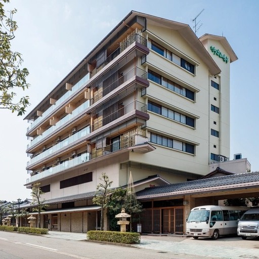 着物をご自身で着付けられる方限定《お部屋食で加賀懐石を味わうお宿》お着物でお客様のおもてなし業務👘明治創業の温泉旅館で、これまでの接客経験を活かしたい方、さらにスキルを磨きたい方におすすめの環境です◎