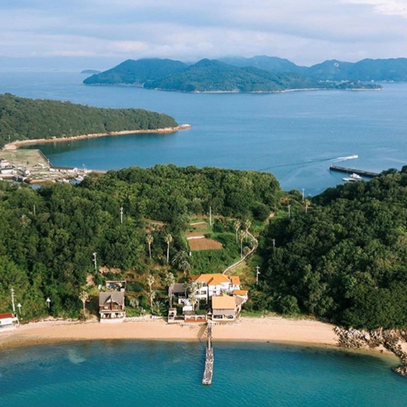 瀬戸内海の離島「真鍋島」にポツンとたたずむ一軒宿。朝日が目の前！夜は満点の星空と波音を聞きながら自然が楽しめるおてつたび。