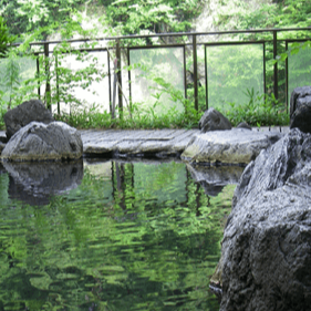 首都圏から2時間半でいける秘湯♨渓谷の露天風呂が名物のお宿『明賀屋旅館』で旅館業務全般のおてつたび。